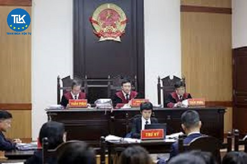 PHÂN BIỆT NGƯỜI TỪ 18 TUỔI, TỪ ĐỦ 18 TUỔI, DƯỚI 18 TUỔI VÀ CHƯA ĐỦ 18 TUỔI