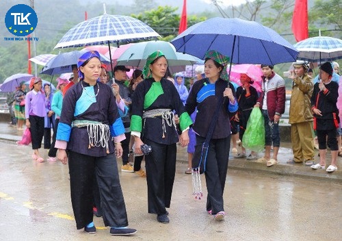 de-cao-phu-nu-tap-tuc-nguoi-nung-din