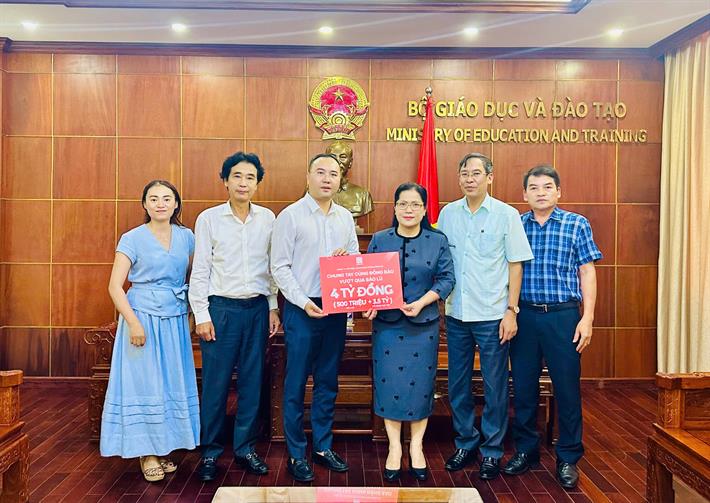 Tiếp nhận ủng hộ ngành Giáo dục khắc phục thiệt hại bão số 3