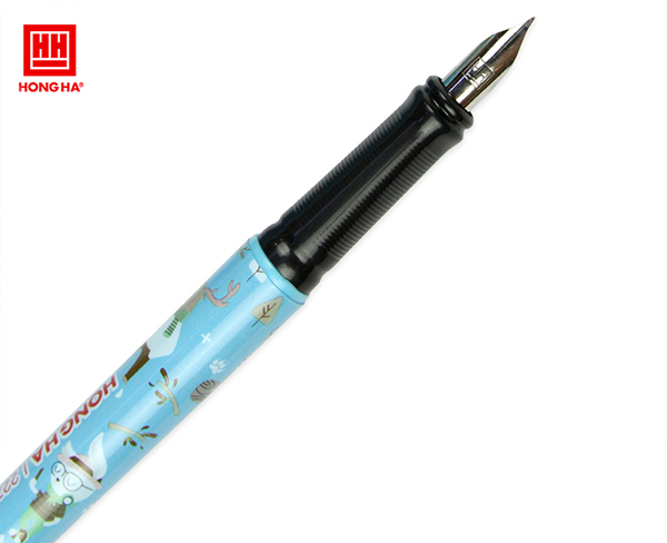 Cán bút có vân rãnh ngăn mồ hôi tay làm trơn bút 