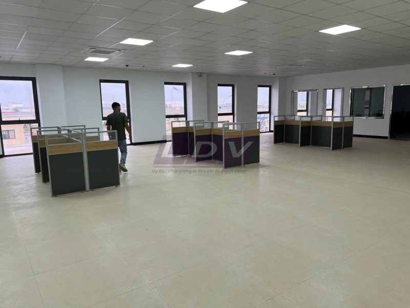 Vách ngăn bàn làm việc phối màu tại Nhà Máy Lioho KCN Thăng Long 3 Hưng Yên