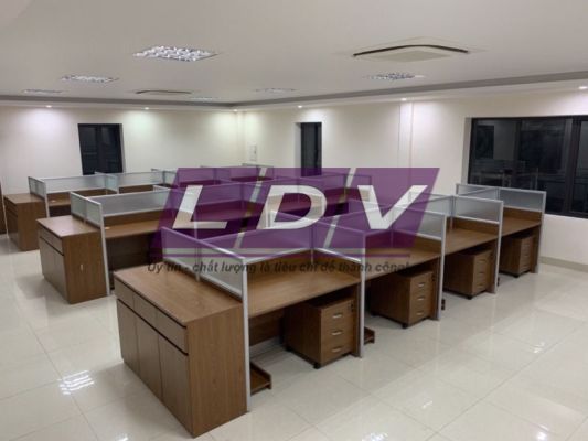 Vách ngăn văn phòng kính nhựa mờ