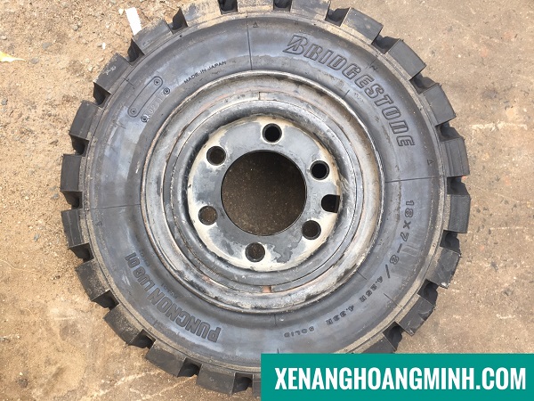 Lốp đặc cao su 18x7-8, thay bánh xe nâng điện Huyndai 18x7-8