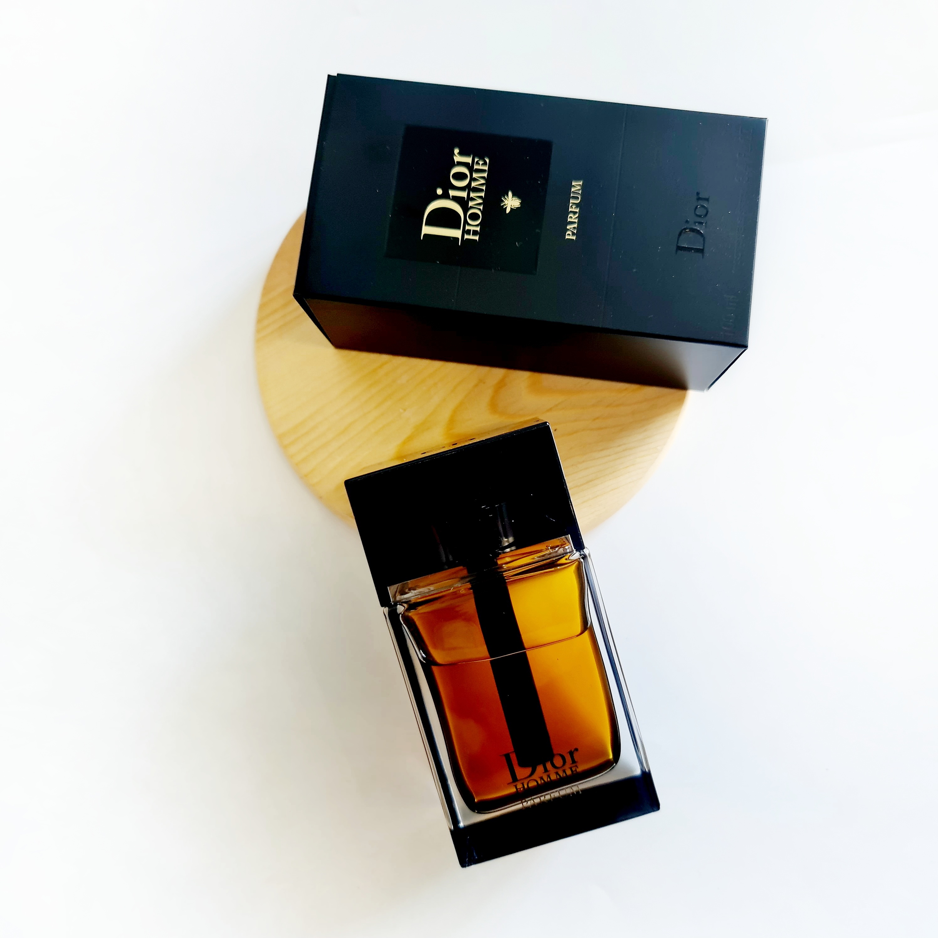 Dior Homme Parfum - một nét nam tính, sang trọng đầy kích thích.