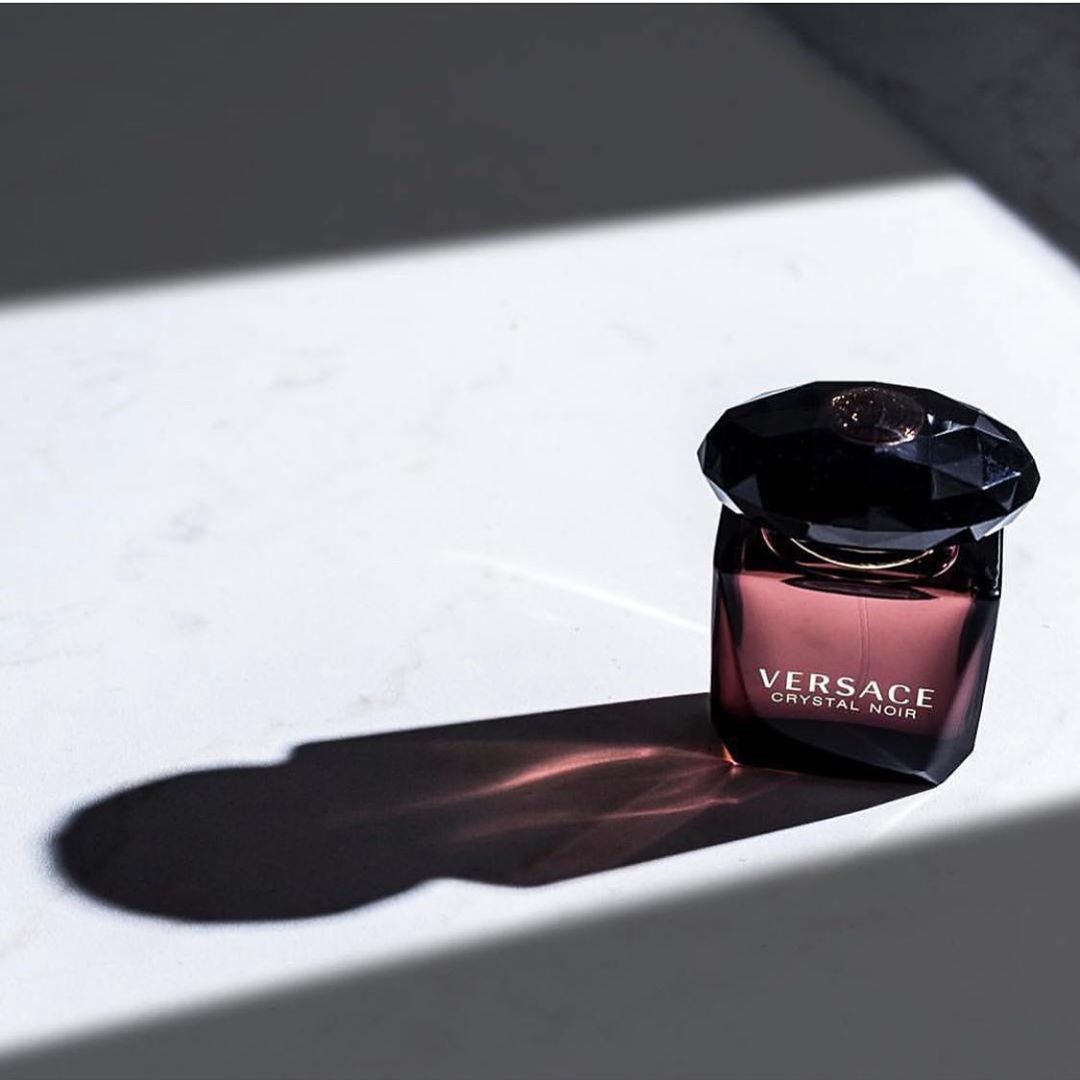 VERSACE CRYSTAL NOIR - BIỂU TƯỢNG CỦA SỰ GỢI CẢM