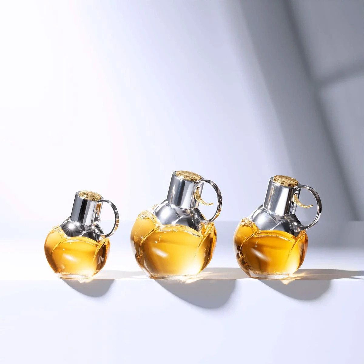 Azzaro Wanted Girl EDP - Cô nàng lãng mạn nhất.