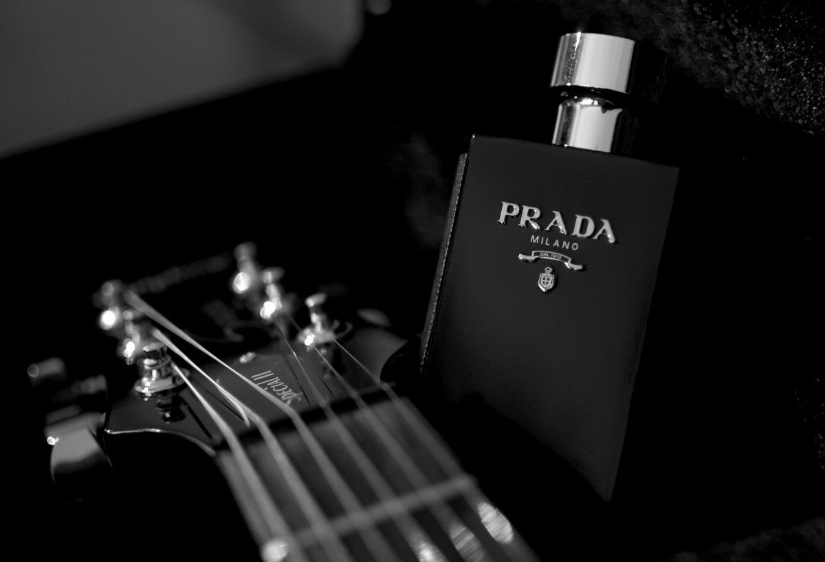 Prada Milano L'Homme Intense - Trang trọng và lịch thiệp.