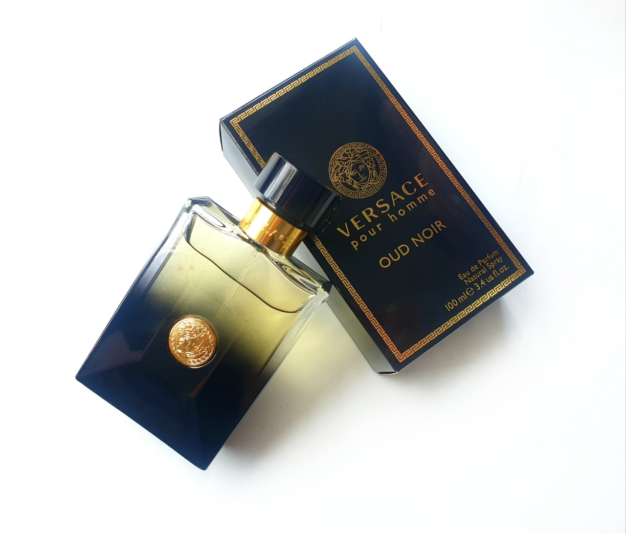 Versace Oud Noir - Bài Ballad của hương trầm