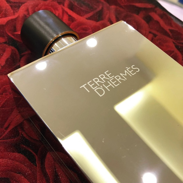 Terre d’Hermes Metal Flacon by Hermes - SỨC MẠNH VÀ QUYỀN LỰC