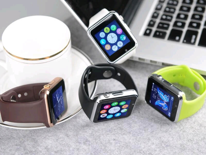 Trên tay đồng hồ giám sát trẻ em