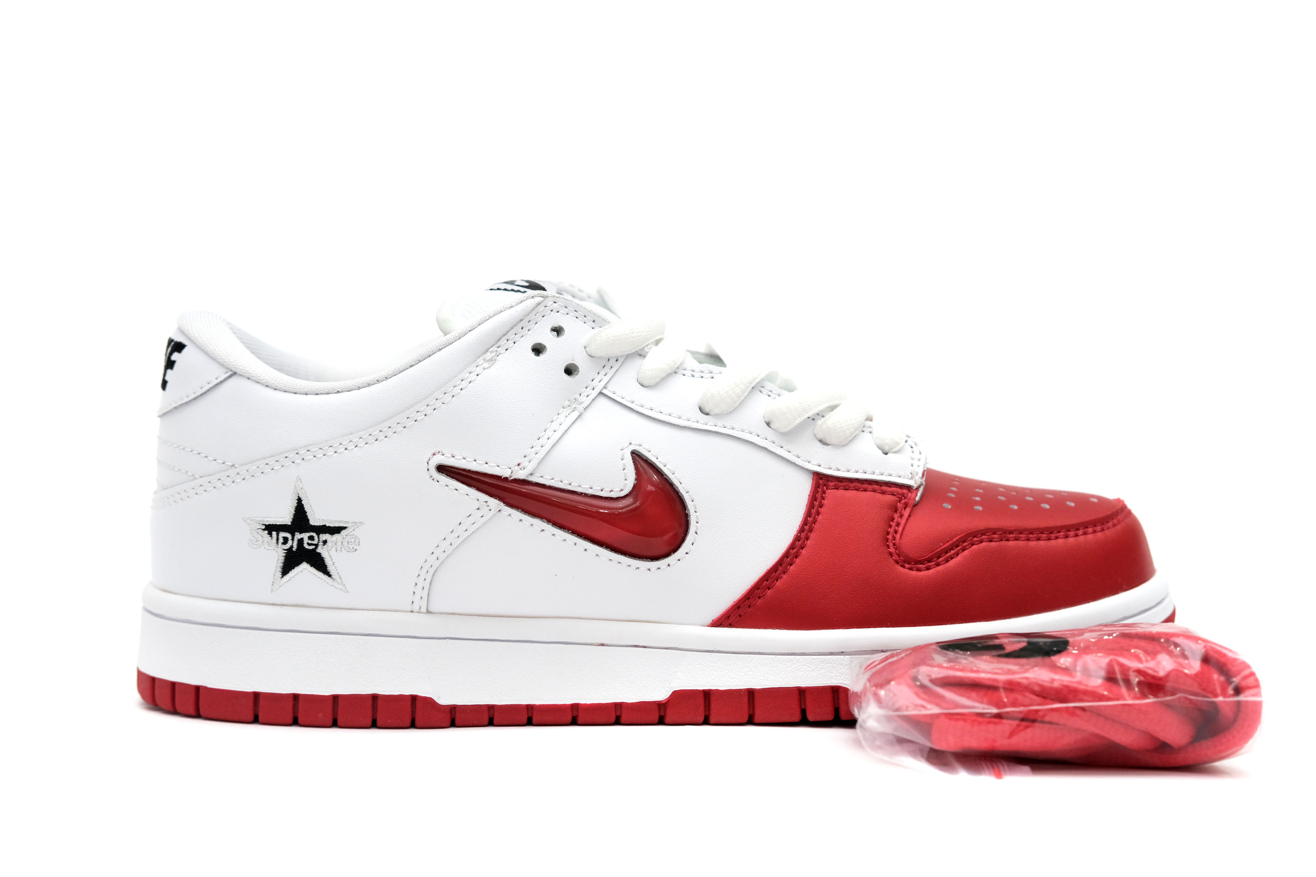 SUPREME X DUNK SB LOW QS 'VARSITY RED' Shop Tú Shoes