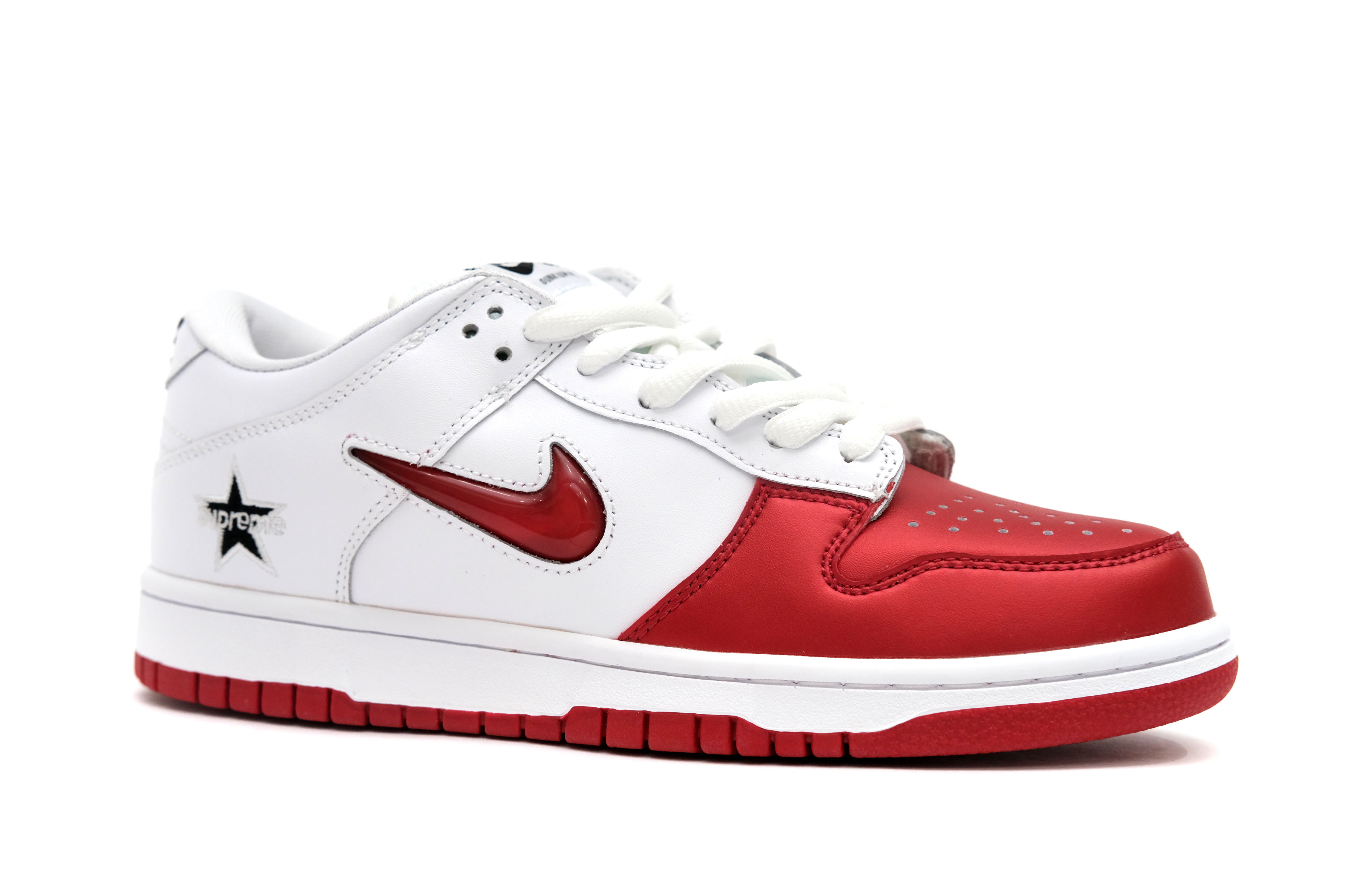 supreme-x-dunk-sb-low-qs-varsity-red