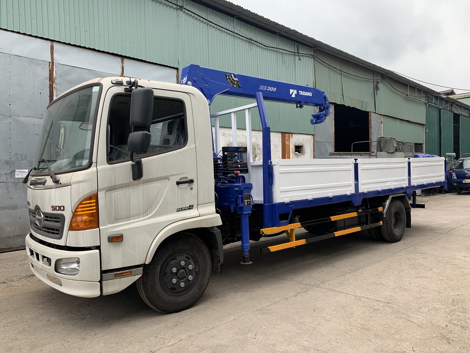 Xe tải cẩu Hino 5 tấn (FC9JLTC, cẩu Tadano 3 tấn 4 đốt) | CÔNG TY TNHH ...