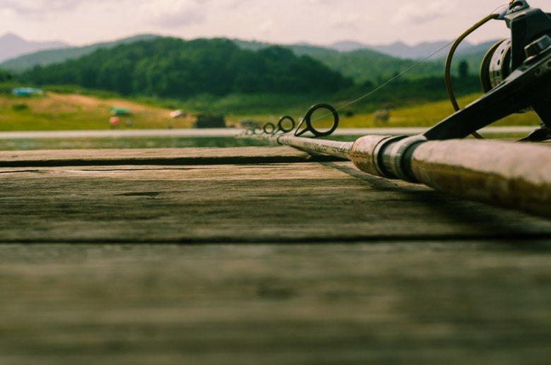 Một cần câu Crowder Rods được chụp với góc đẹp