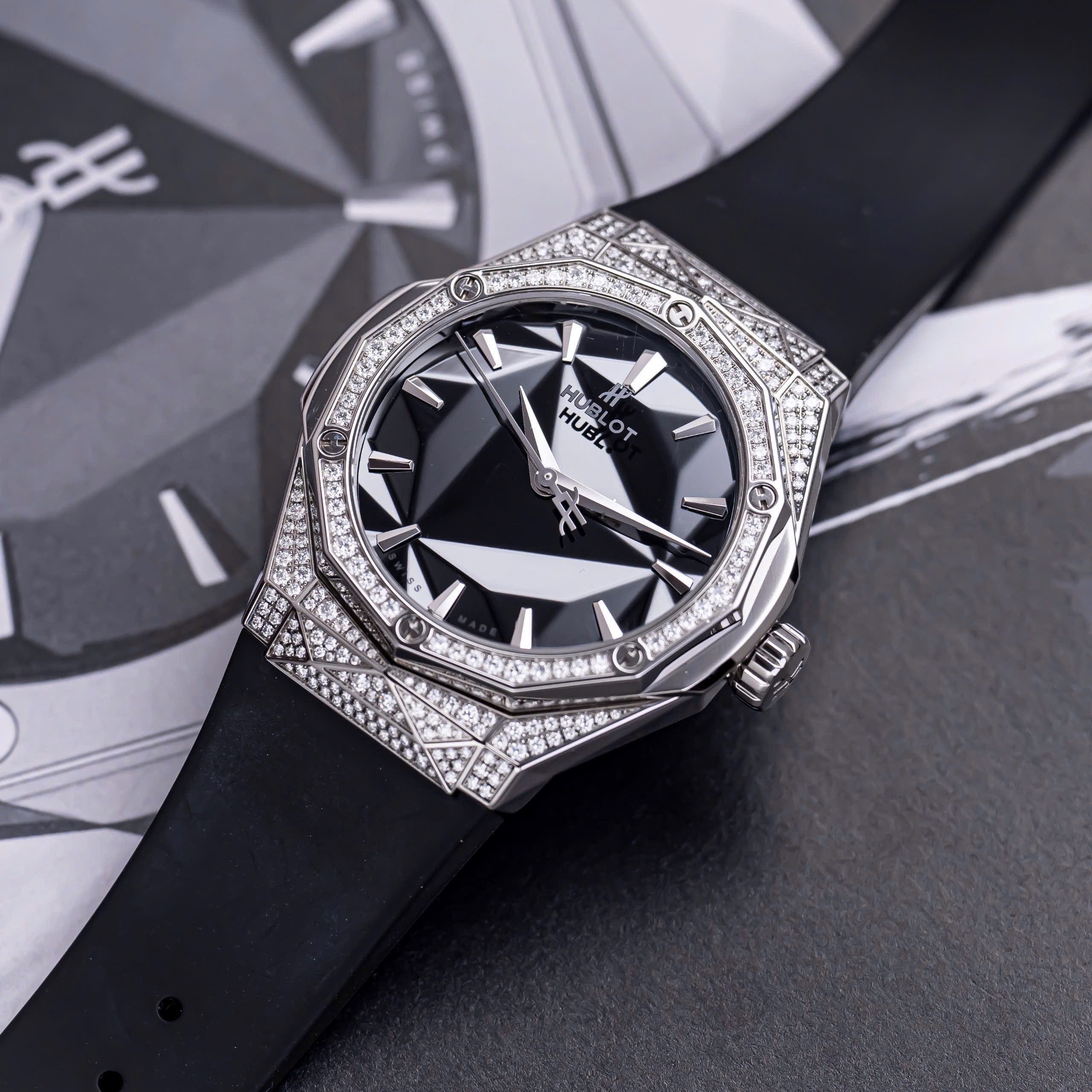 hublot-lassic-fusion-orlinski-titan-pave-550-ns-1800-rx-1604-orl19