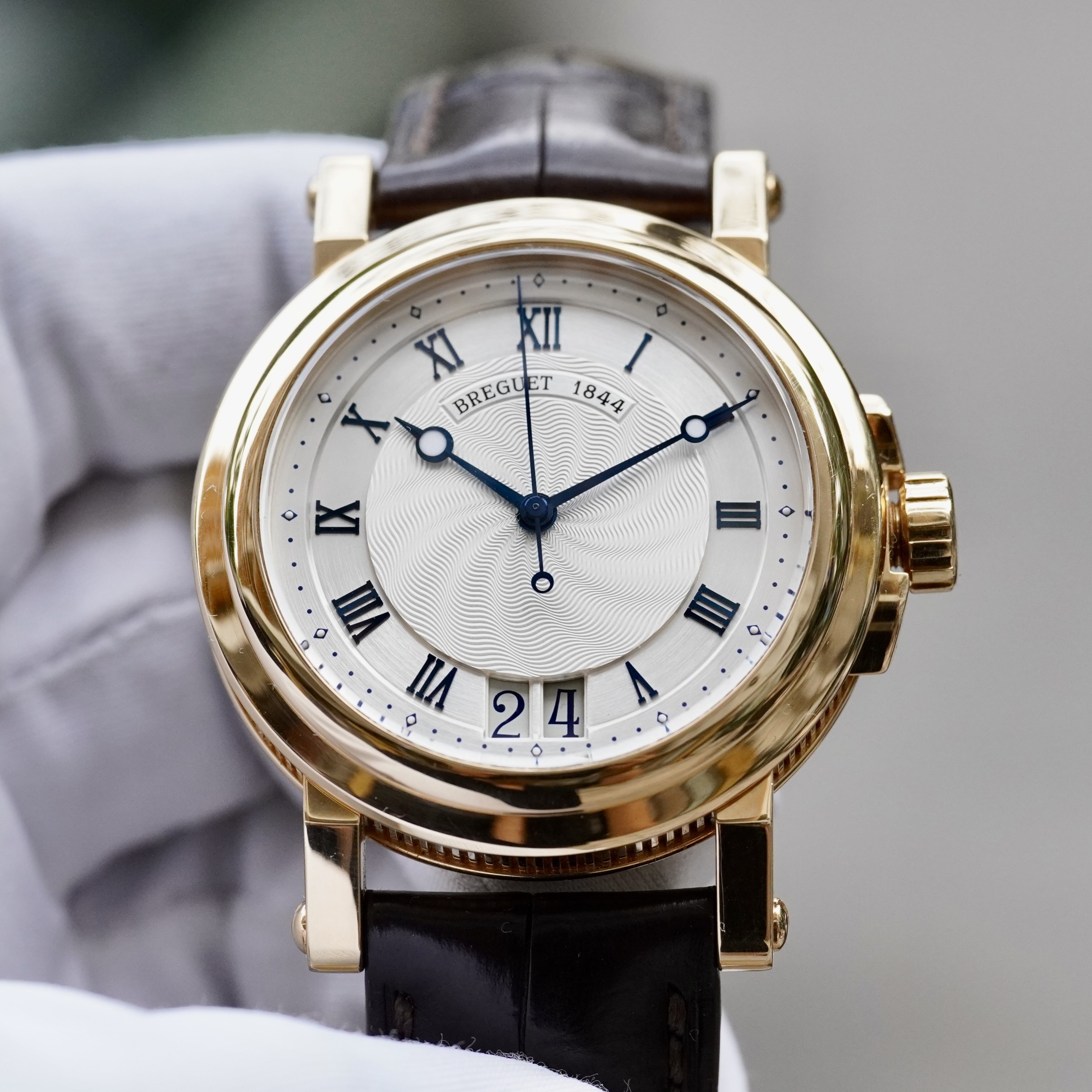 breguet-marine-big-date-18k-yellow-gold-5817ba-12-9v8