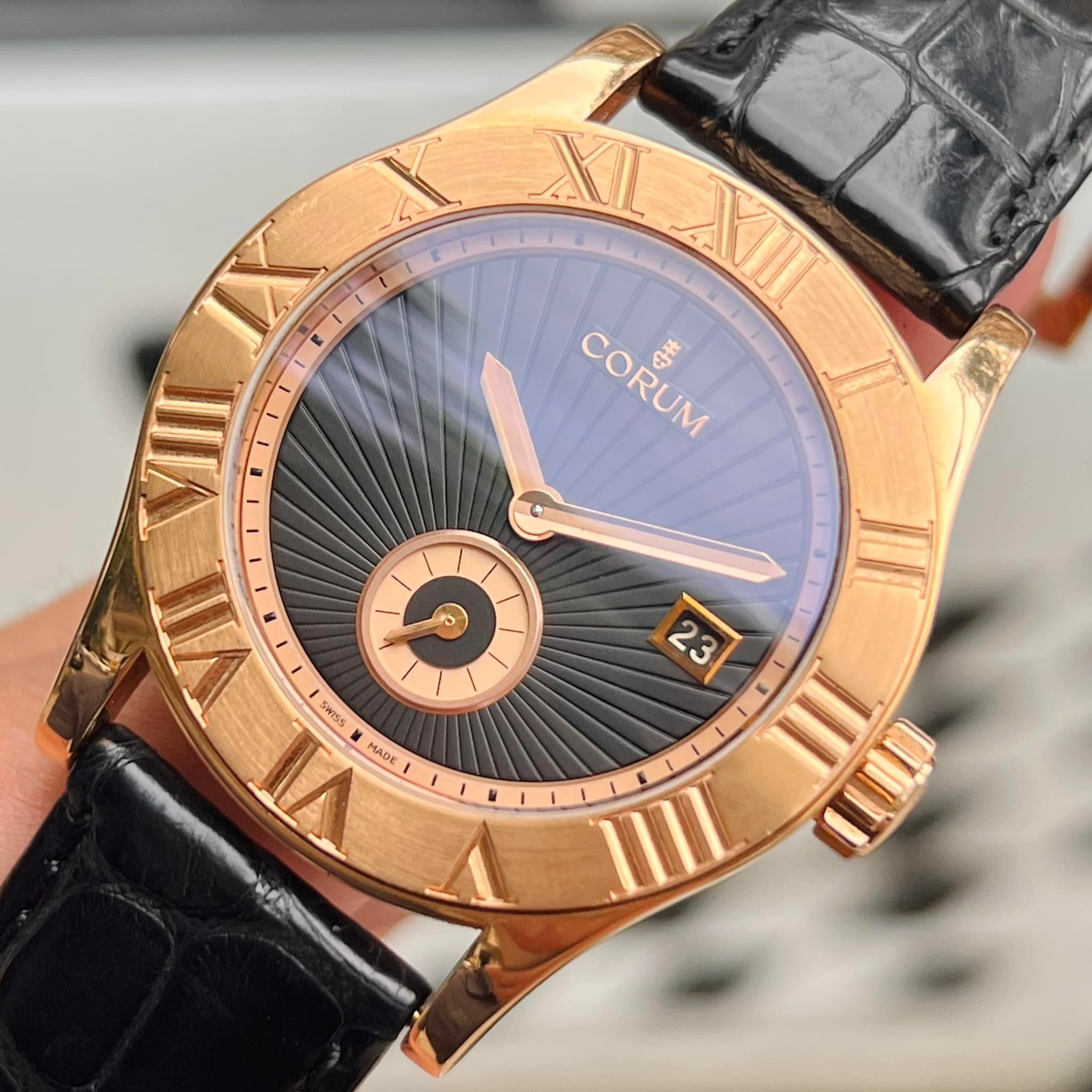 dong-ho-corum-romvlvs-romulus-black-leather-41mm-ref-295-510-55-0001bn57