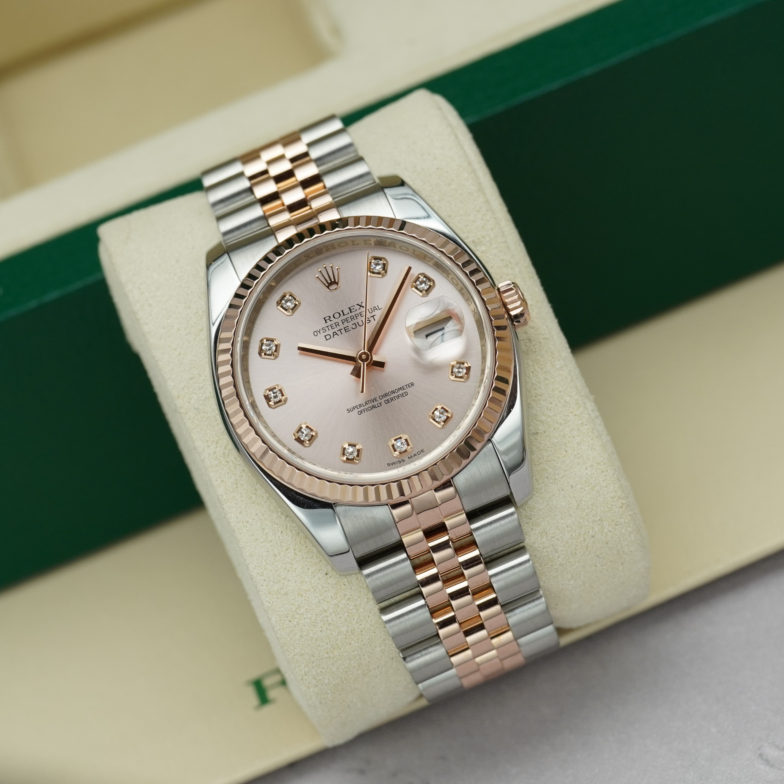 dong-ho-rolex-datejust-116231-demi-hong-mat-so-tia-hong