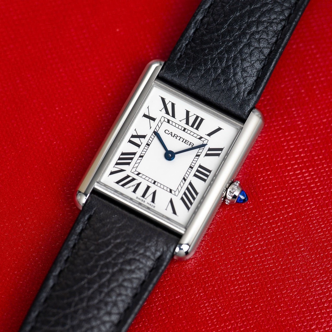 cartier-tank-solo-size-s-tuong-duong-size-33mm-tron-may-quatz