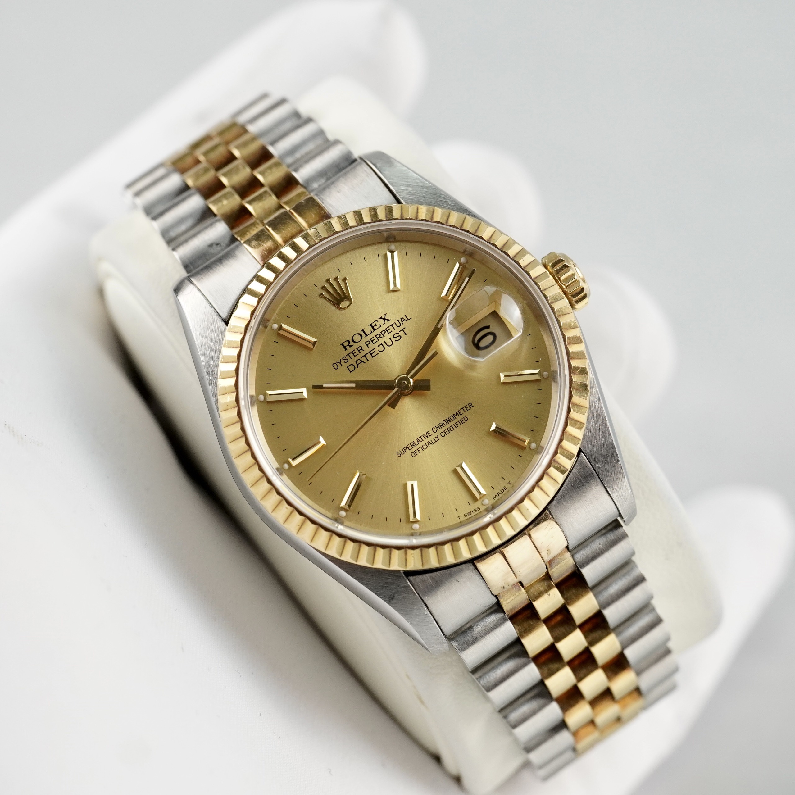 dong-ho-rolex-datejust-16233-5-so-mat-tia-vang-coc-so-vach-demi-vang-duc-18k