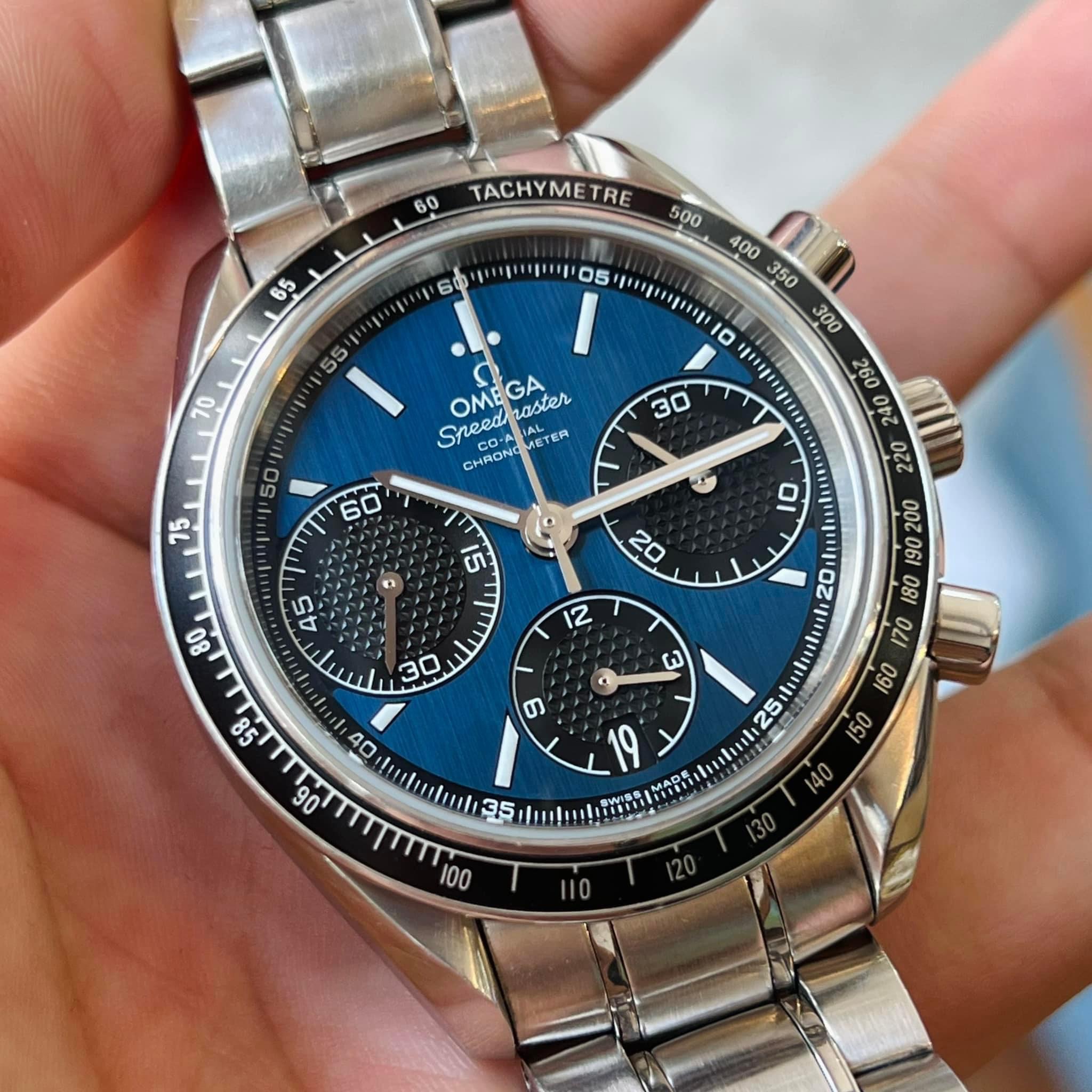 omega-speedmaster-chronograph-mat-xanh