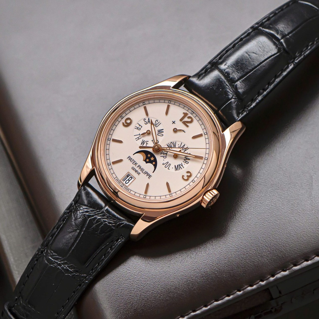 patek-philippe-complications-39mm-5146r-001-annual-calendar-moonphase