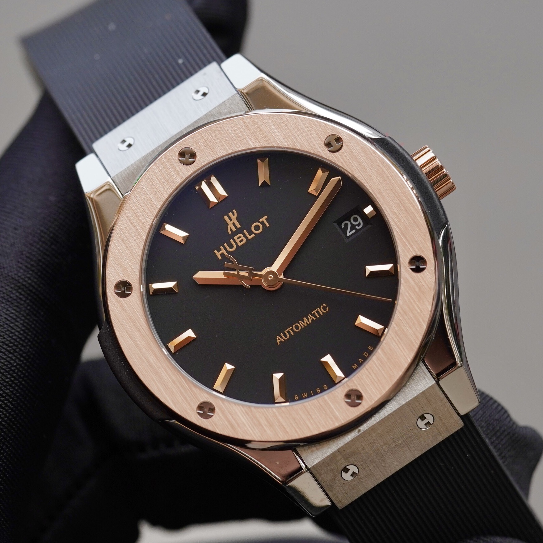 hublot-classic-fusion-mix-gold-automatic-black-dial-38mm