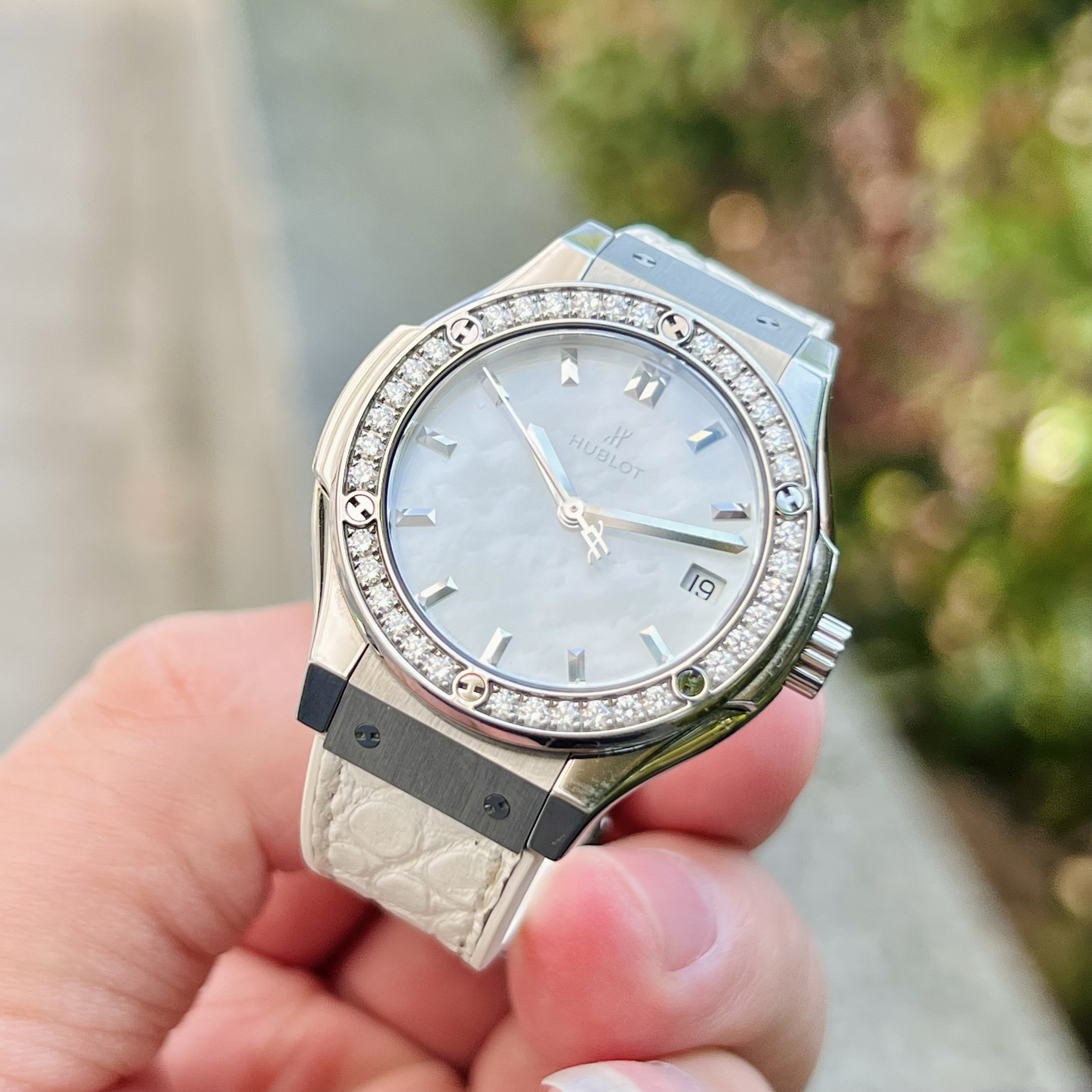 dong-ho-classic-fusion-pearl-white-titanium-diamonds-33-mm