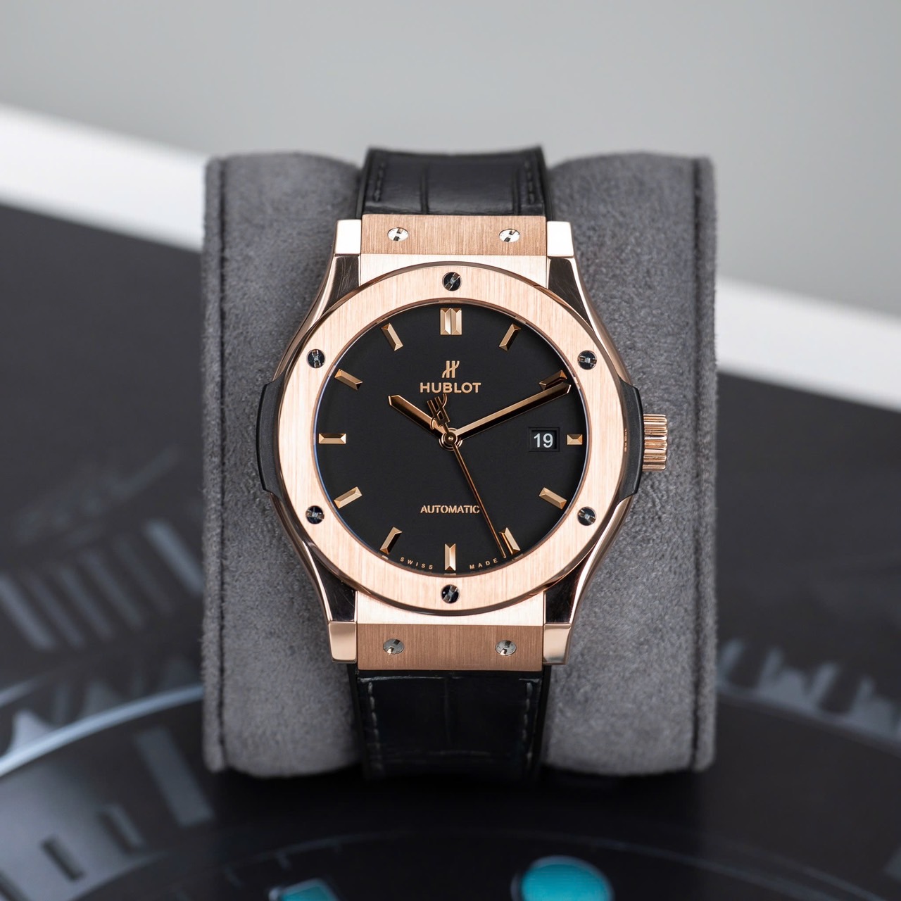 hublot-classic-vang-khoi-18k-rose-gold-542-ox-1181-lr
