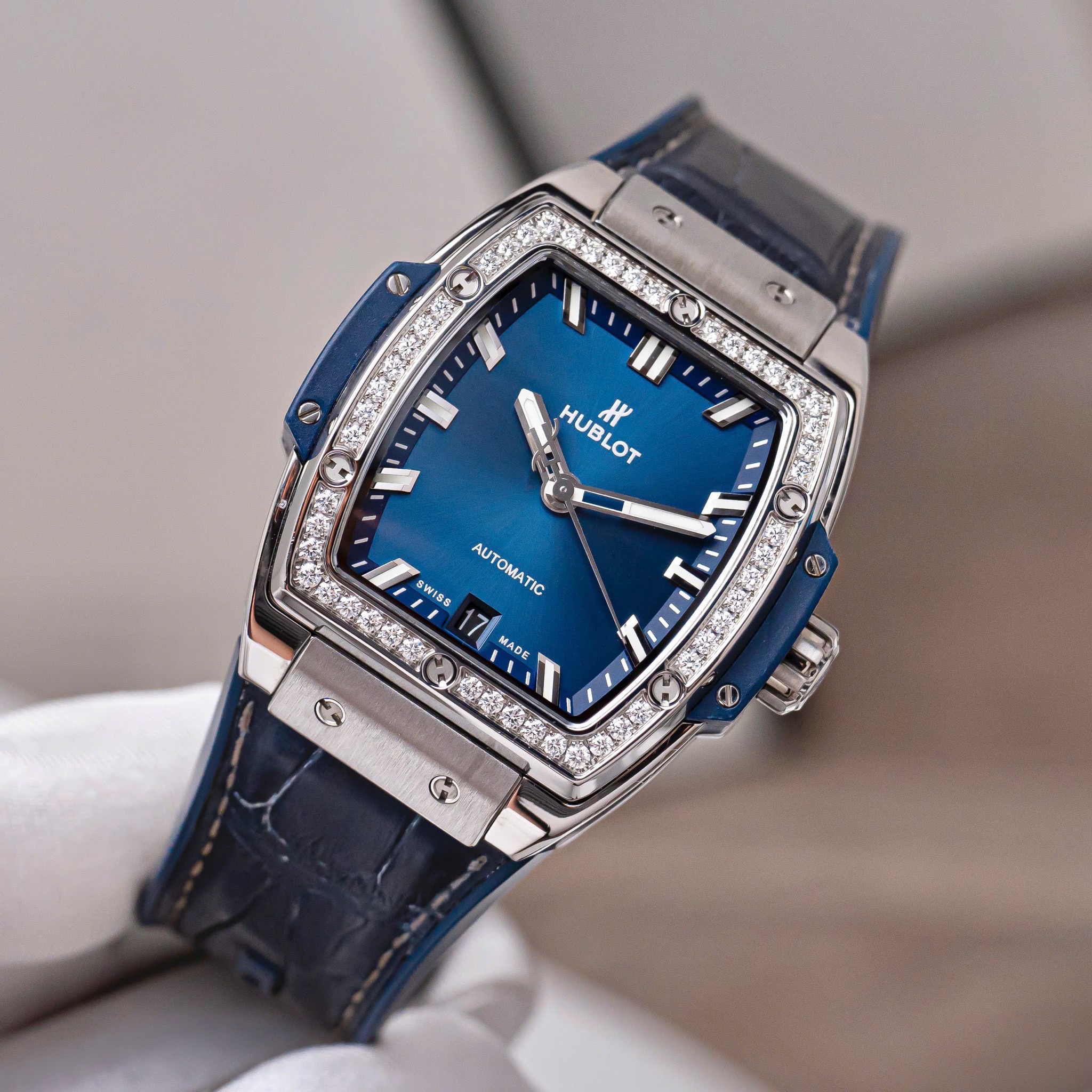 hublot-spirit-of-big-bang-titanium-diamonds-blue-39mm-665-nx-7170-lr-1204