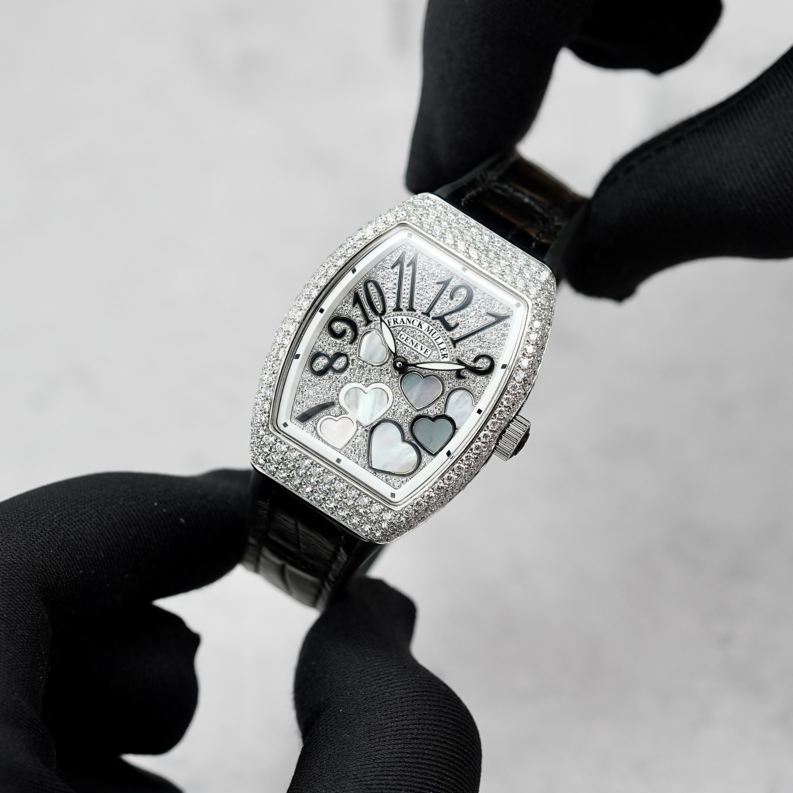 franck-muller-vanguard-v32-lady-quartz-diamond-black-dial