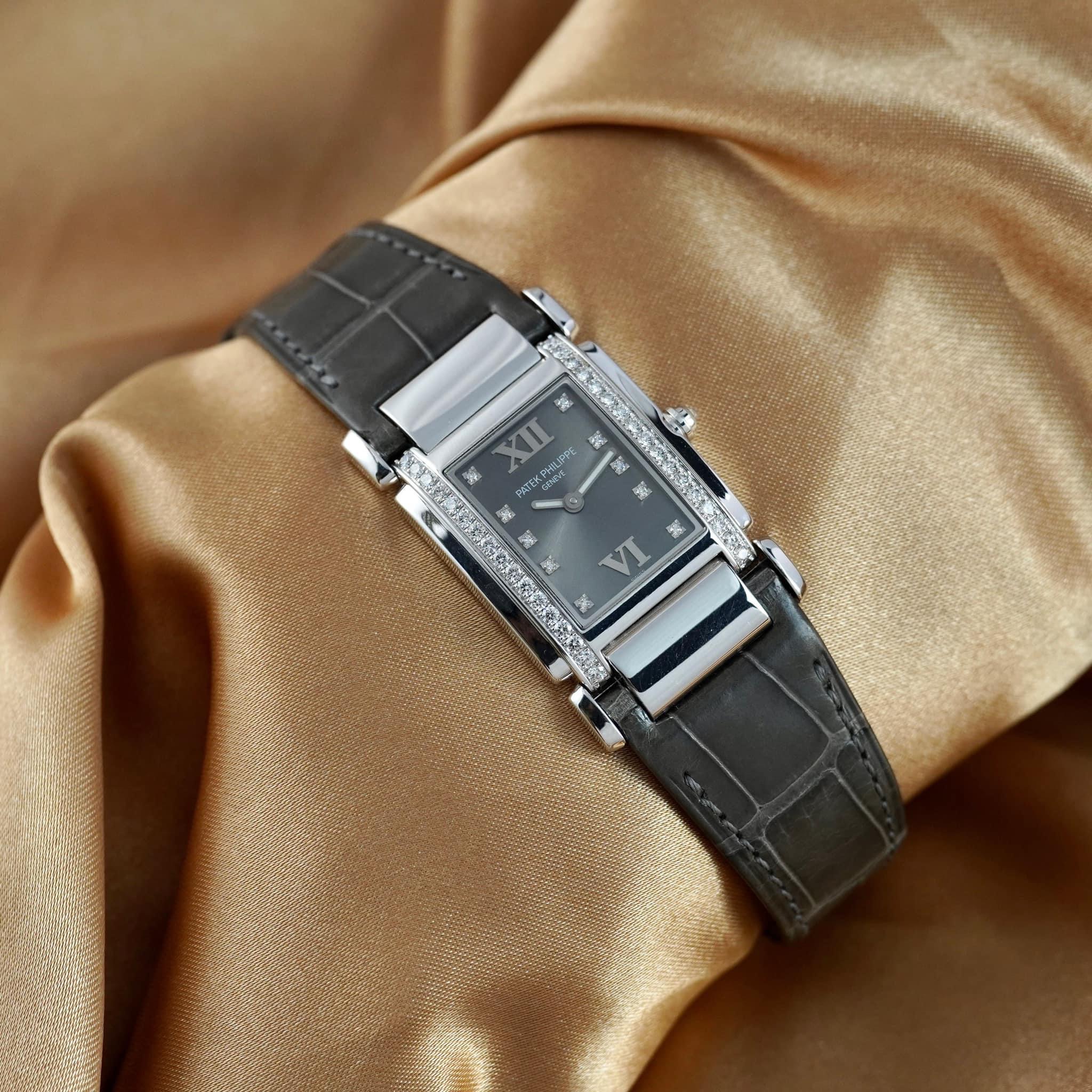 dong-ho-patek-philippe-twenty-4-18k-white-gold-diamonds-ladies-watch-ref-4920g-0