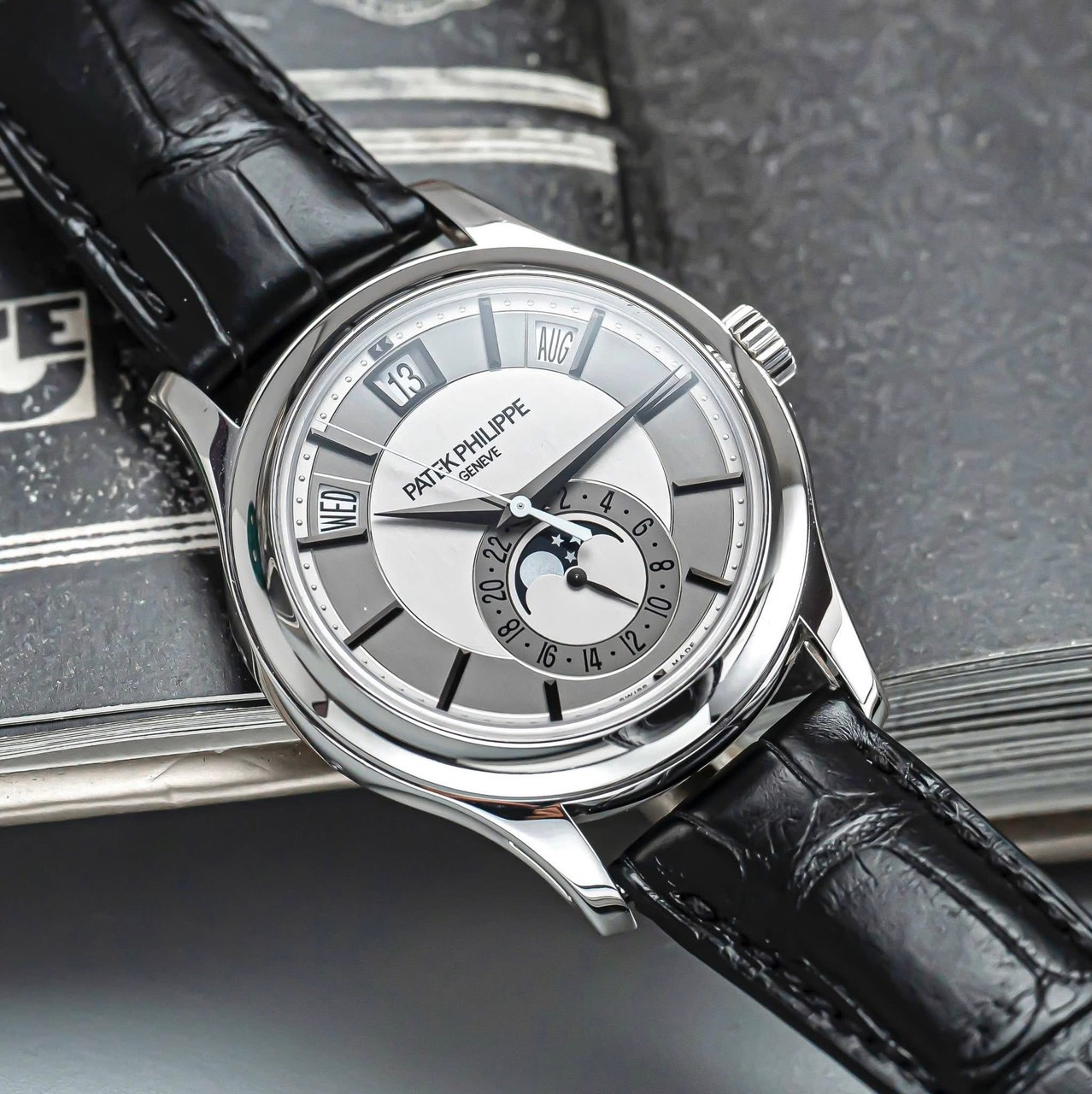 patek-philippe-complications-5205g-001-annual-calender
