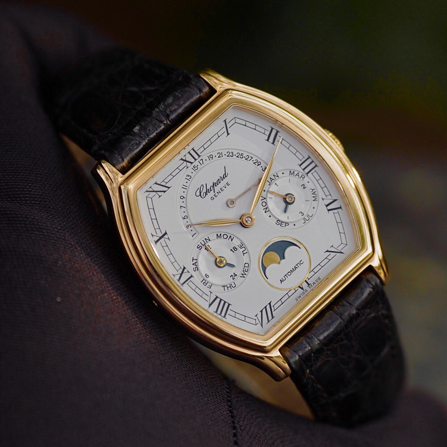 chopard-les-classiques-perpetual-calendar-18k-gold-36-2249