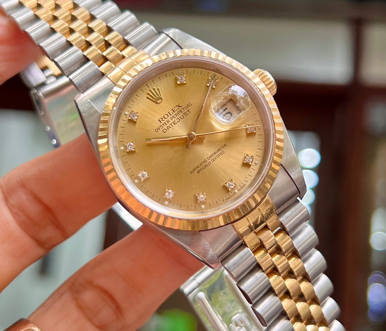 dong-ho-rolex-datejust-16233-5-so-mat-tia-vang-coc-so-kim-cuong-nho-demi-vang-du