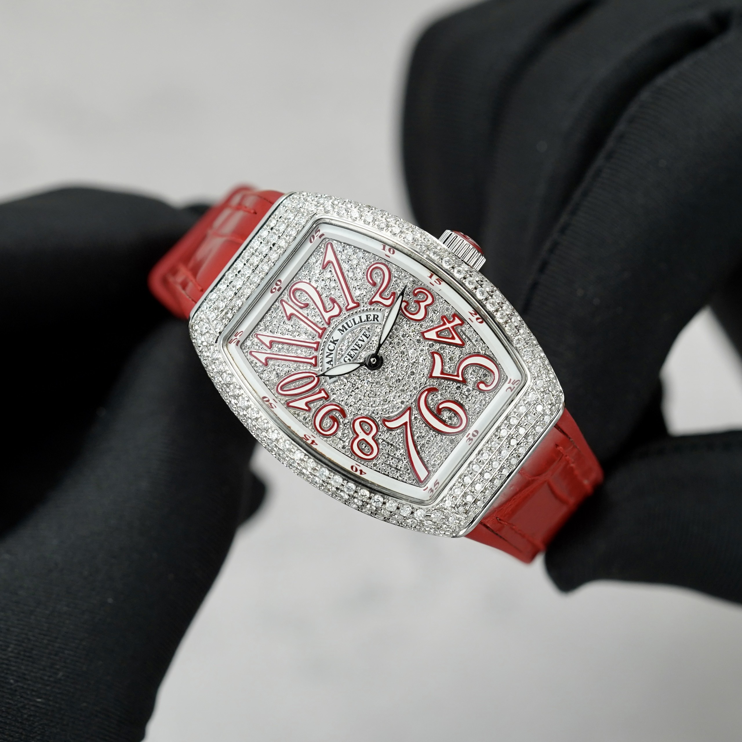 franck-muller-vanguard-lady-v32-red-full-diamond