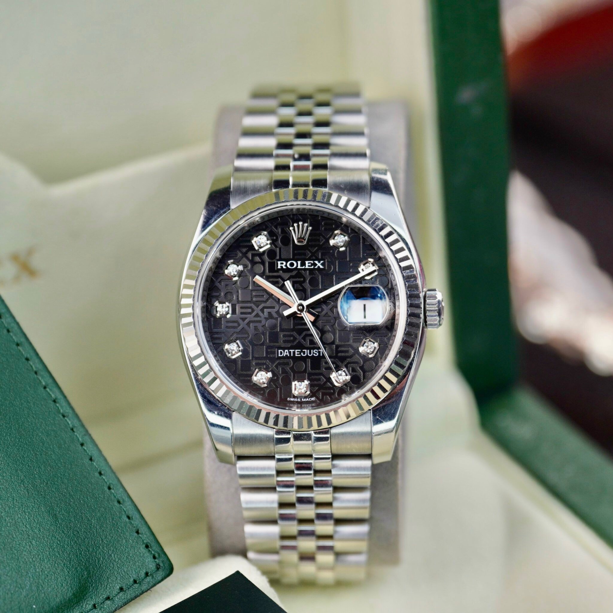 dong-ho-rolex-datejust-vi-tinh-den
