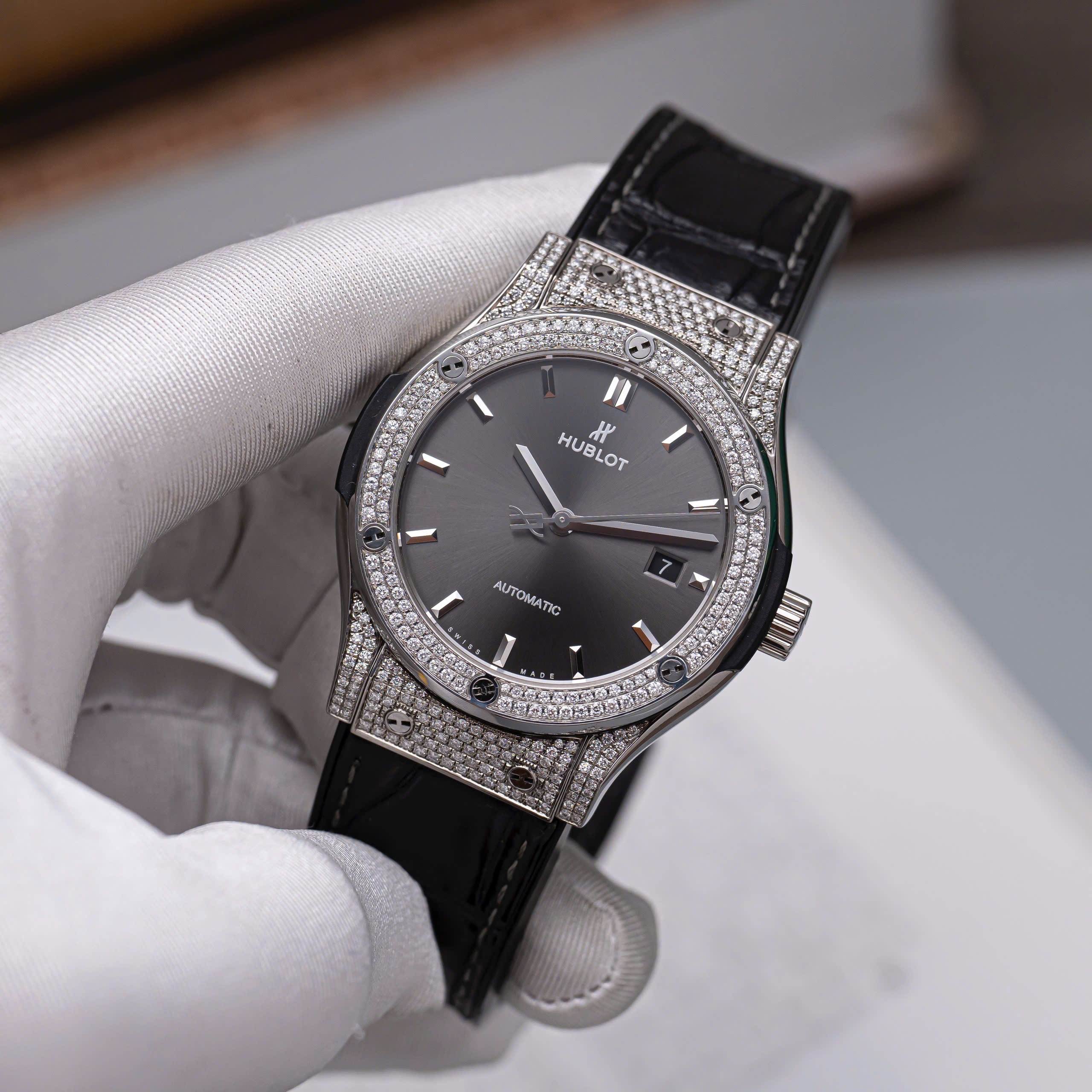 hublot-classic-fusion-grey-dial-titanium-pave-diamond-42mm