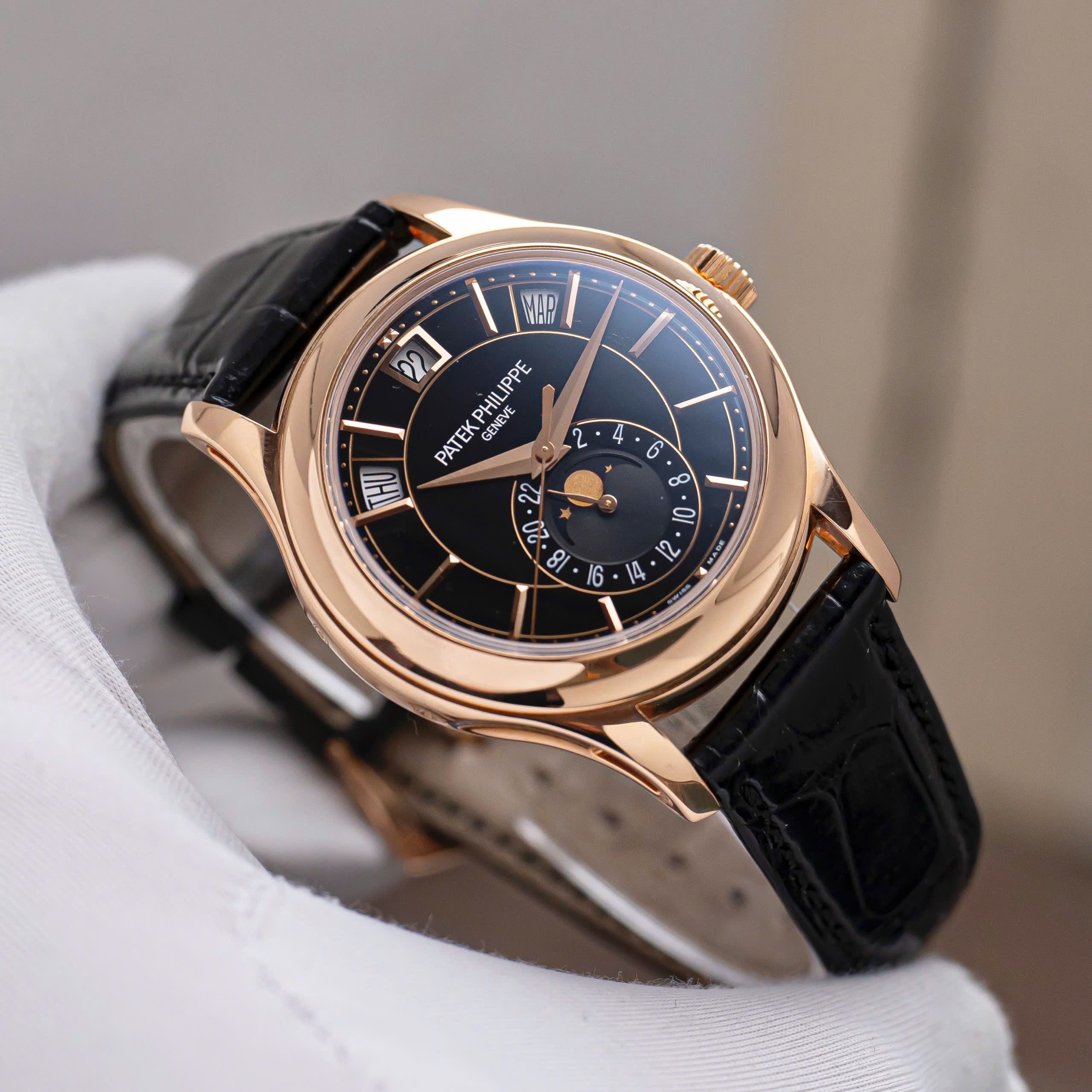 patek-philippe-complications-annual-calender-5205r-010-black-dial