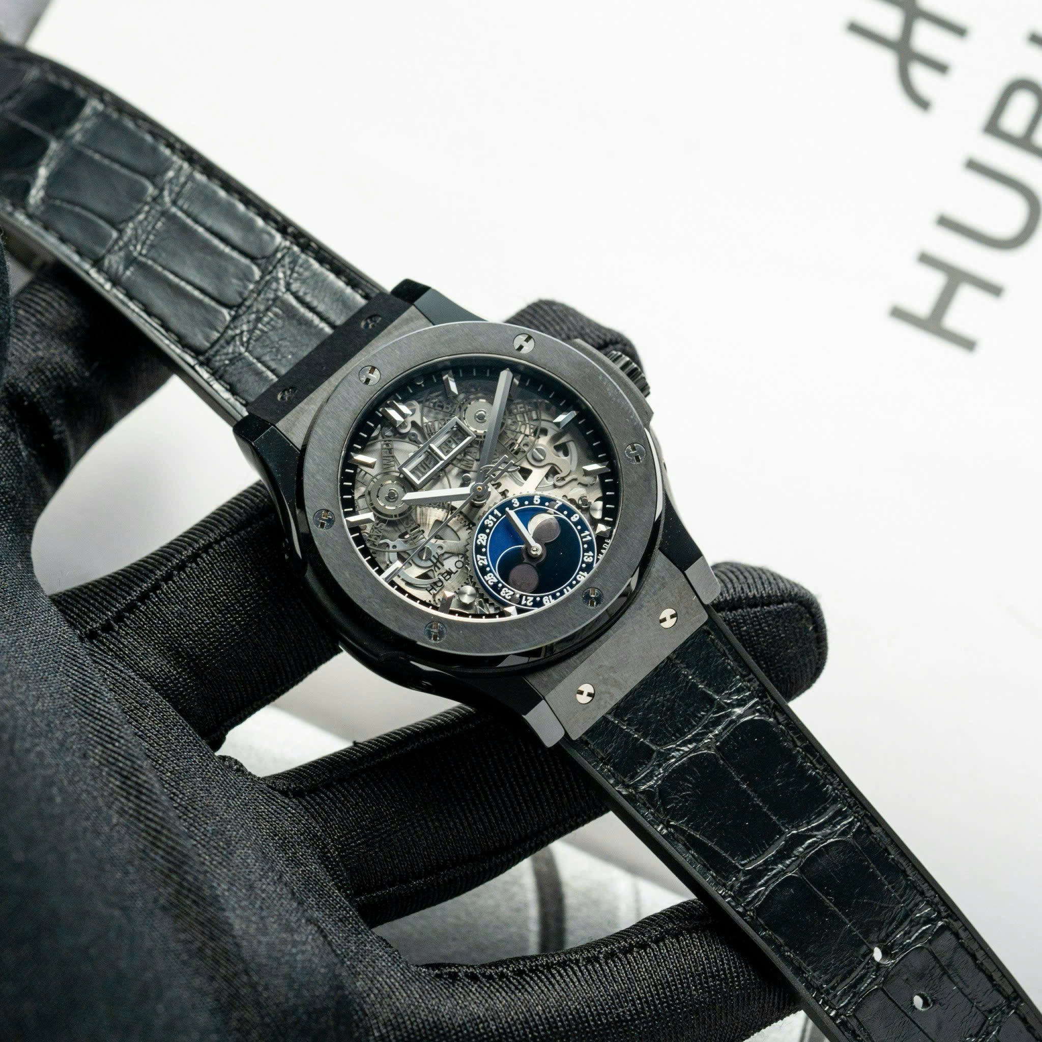 hublot-classic-fusion-aerofusion-moonphase-ceramic-547-cx-0170-lr