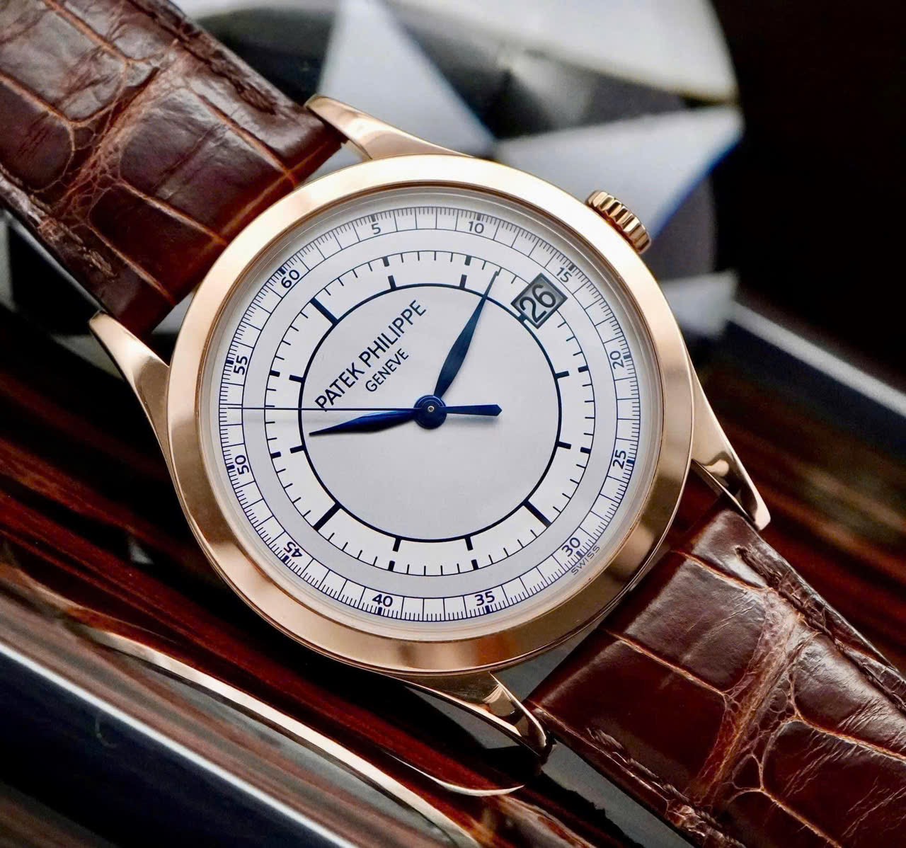 patek-philippe-complications-annual-calendar-38mm-5296r-001