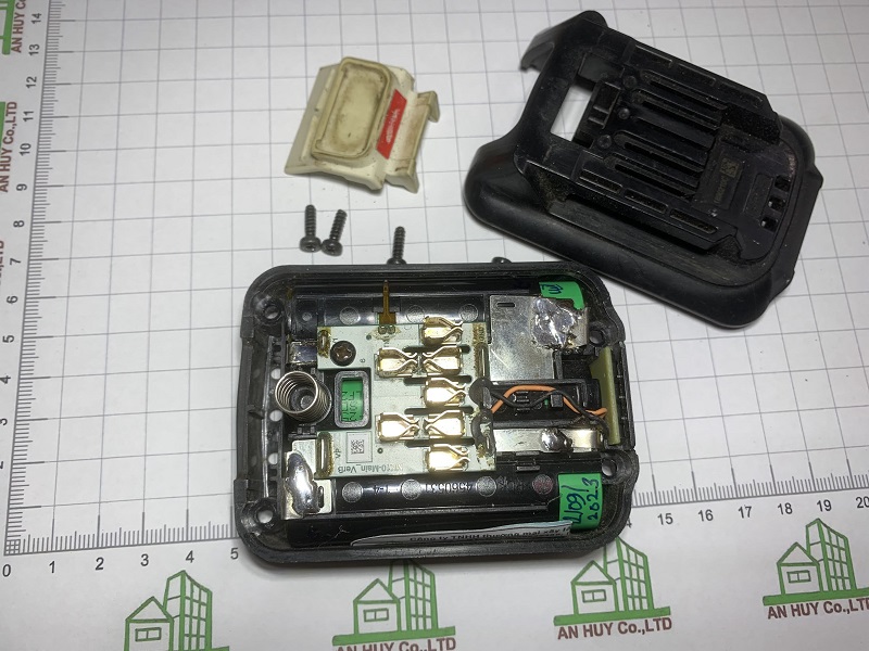 thay cell pin máy khoan makita 12V