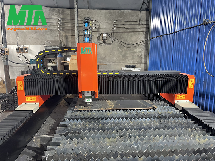 máy cắt cnc laser fiber