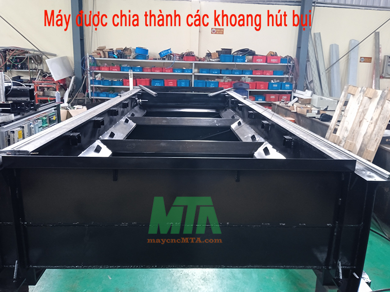 chia khoang hút bụi