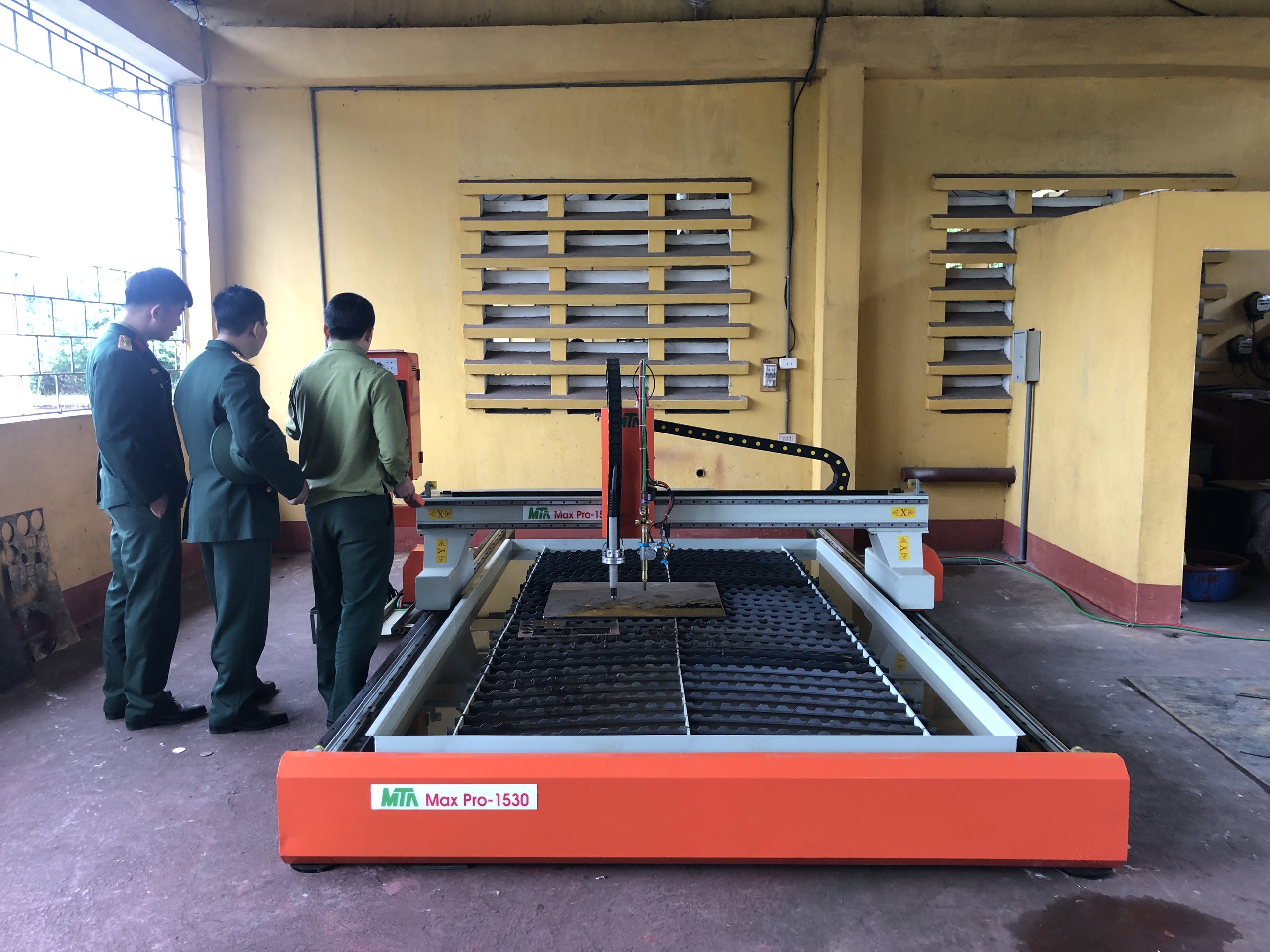 máy cắt plasma cnc 