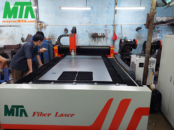 MÁY CẮT LASER CNC