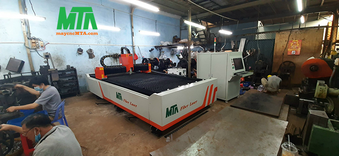 MÁY CẮT LASER CNC