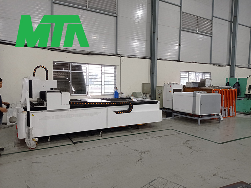 máy cắt cnc laser