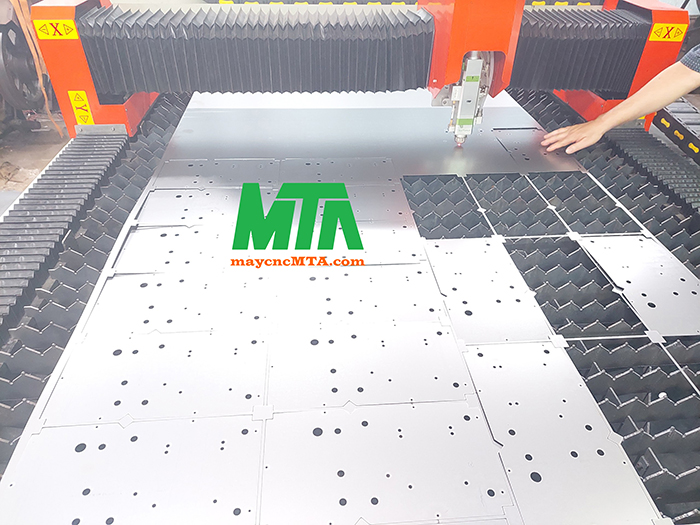 MÁY CẮT LASER CNC KIM LOẠI