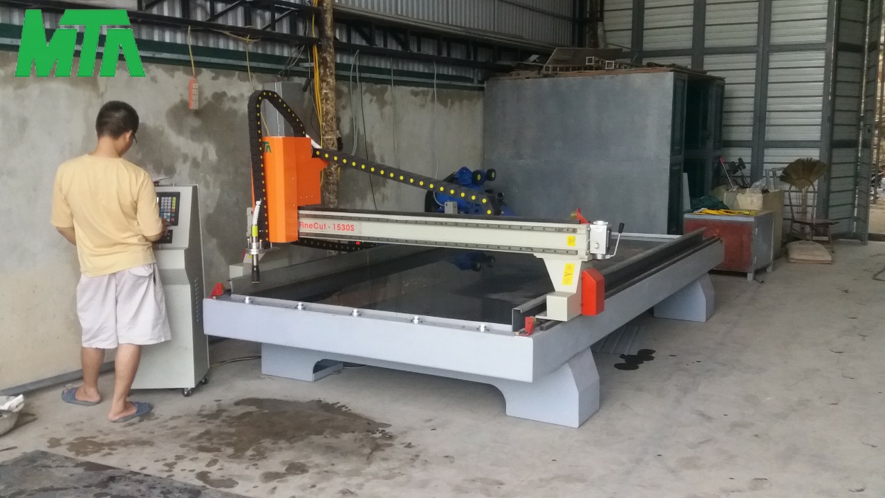 vận hành máy cnc 